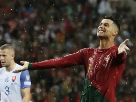 NÓNG: Ronaldo lên tiếng về việc giã từ sự nghiệp quốc tế