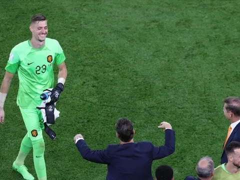 Van Gaal nghỉ hưu, hiện tượng World Cup hồi hộp chờ phán quyết của Koeman