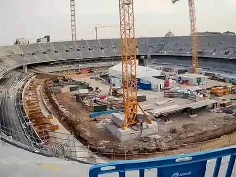 Nou Camp vẫn tan hoang, Laporta nguy cơ thất hứa