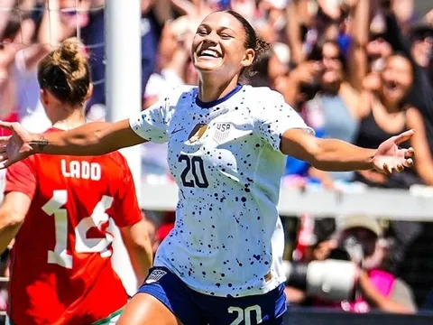 Nữ cầu thủ 21 tuổi đi vào lịch sử tuyển Mỹ
