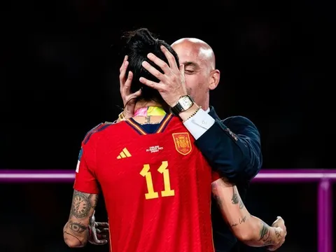 Nữ cầu thủ bị cưỡng hôn tố cáo chủ tịch LĐBĐ TBN nói dối
