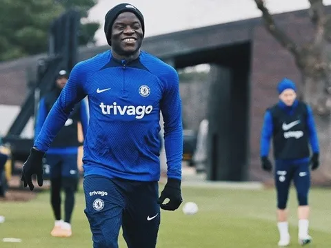 Nụ cười của Kante; Các cầu thủ Chelsea lộ rõ thái độ