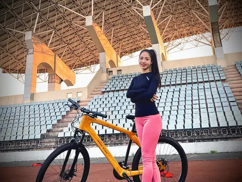 Nữ trung vệ tuyển Việt Nam diện đồ gym gây thương nhớ