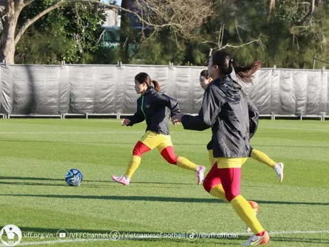 Đội tuyển nữ Việt Nam tới địa điểm thi đấu cuối cùng bằng chuyên cơ