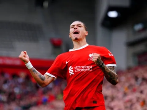 Darwin Nunez đang bay cao nhờ... chăm phòng ngự