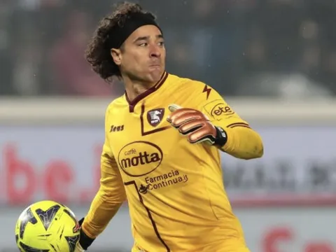 Ochoa nhận 8 bàn thua trong một trận tại Serie A