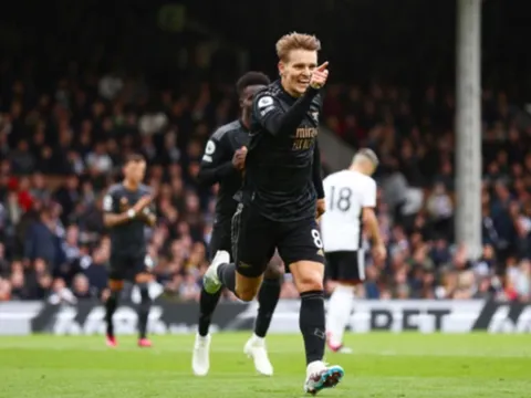 Vượt qua De Bruyne, sao Arsenal được xem là tiền vệ hay nhất EPL