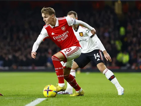 Odegaard góp mặt trong top 5 chân chuyền hay nhất châu Âu