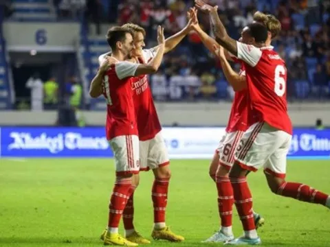 Odegaard lập siêu phẩm sút phạt, Arsenal thắng dễ Milan