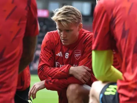 Odegaard phản ứng sau khi Man City sẩy chân