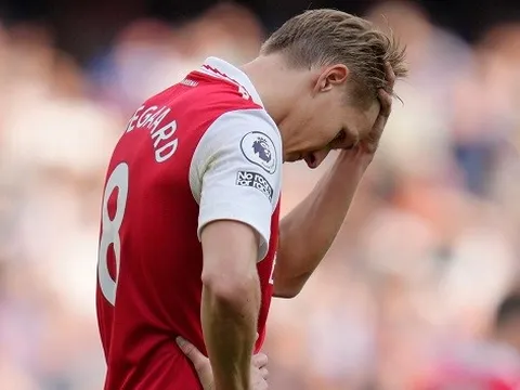 Martin Odegaard thừa nhận Arsenal đã giương cờ trắng