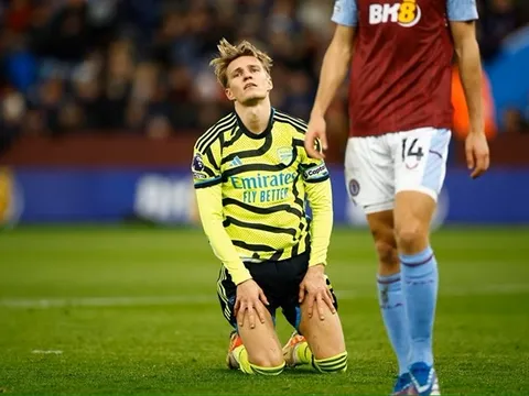 Gánh Arsenal "còng lưng", Martin Odegaard vẫn bị chỉ trích thậm tệ
