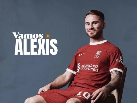 CHÍNH THỨC! Liverpool 'nổ' tân binh đầu tiên, trao số áo đẳng cấp