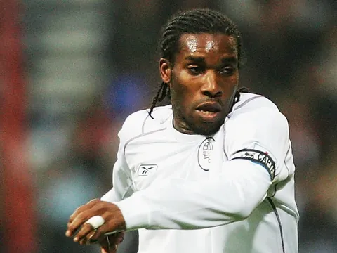 John Barnes: Jay-Jay Okocha kỹ thuật hơn Messi và Ronaldo