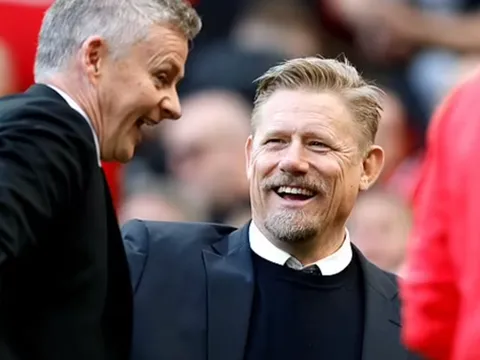 Peter Schmeichel: "Hãy bỏ đi những cụm từ Ole out"