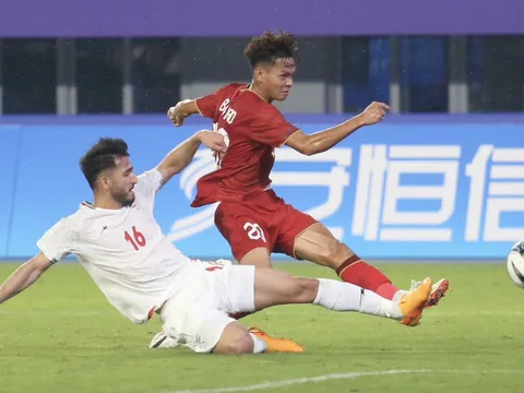 Olympic Việt Nam thua đậm Olympic Iran: Đi một ngày đàng…