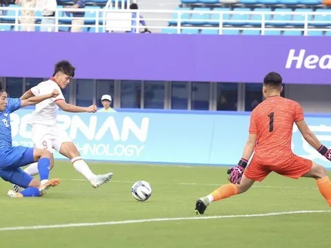 Sát thủ bùng nổ và lời khẳng định đanh thép với HLV Troussier