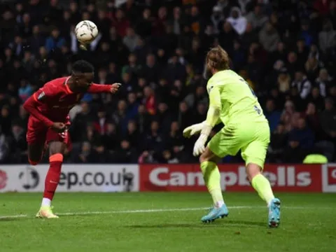 Origi tung cú sút bọ cạp, Liverpool tiến vào tứ kết EFL Cup