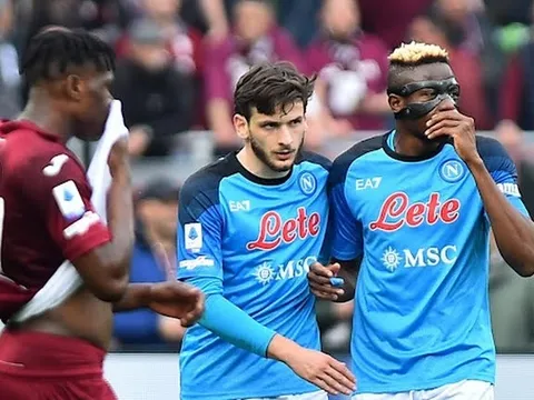 Osimhen bùng nổ, Napoli bỏ xa đội bám đuổi 21 điểm