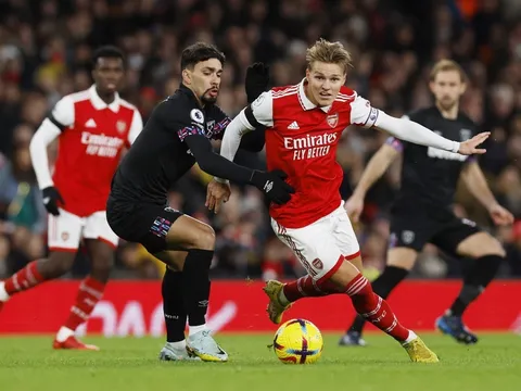 Oxford United - Arsenal: 3 bàn; Thay đổi hàng loạt