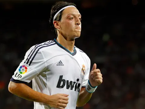 Ozil: "Sự khác biệt là Mourinho, Pep không thèm gặp tôi"