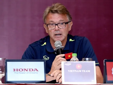 Bí thuật phát biểu tạo tâm lý của thầy Troussier và thầy Park