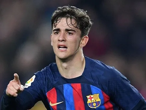 Barca sợ mất Gavi
