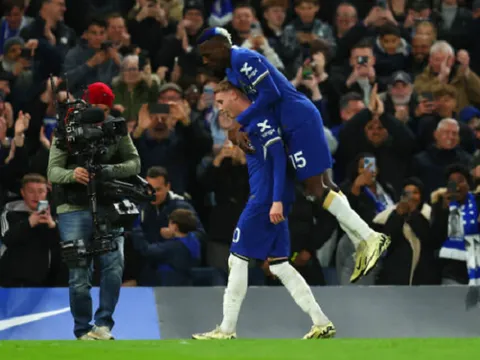 Palmer lập poker, Chelsea hủy diệt Everton với một set tennis