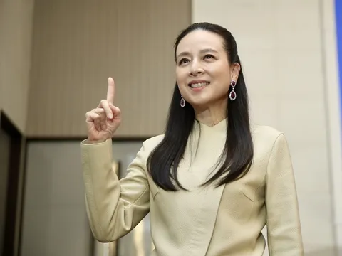 Madam Pang tạo nên lịch sử ở Thái Lan