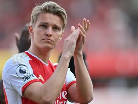 PSG gây choáng với nhạc trưởng Arsenal