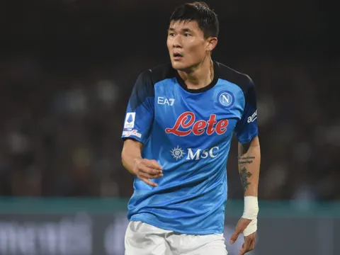 Park Ji-Sung ngả mũ với Kim Min-Jae