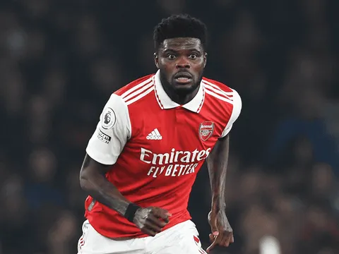 Dwight Yorke khuyên M.U mua tiền vệ đa năng của Arsenal