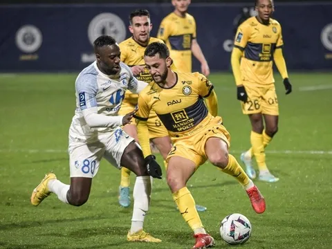 Pau hòa trận thứ 7 ở Ligue 2