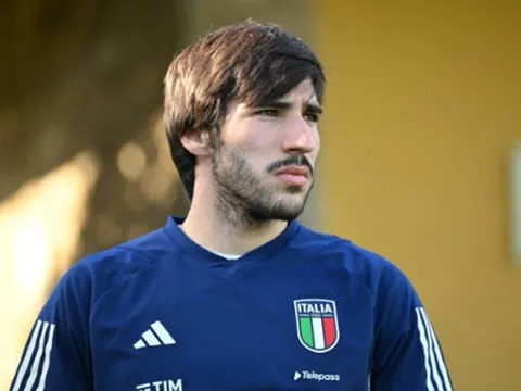 Paul Merson động viên Sandro Tonali giữa scandal cá cược