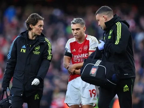 Paul Merson: "Trossard thật dũng cảm"