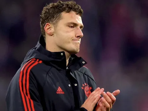 Pavard tung động thái, Man United đón tin buồn