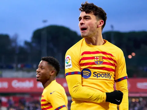 Pedri báo tin vui cho MU và Man City