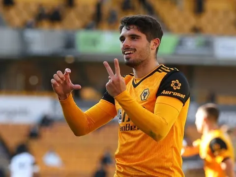 Arsenal tăm tia chân chạy cánh Premier League