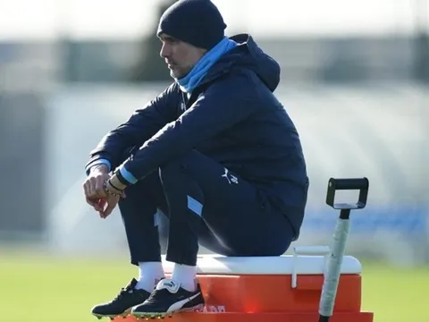 Pep lần đầu xuất hiện, lộ rõ vẻ trầm ngâm sau cáo buộc chấn động