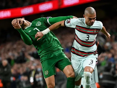 Pepe bị đuổi khỏi sân sau cú vung tay vào mặt đối thủ