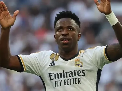 Chủ tịch Perez khiến Real trì hoãn vụ Vinicius