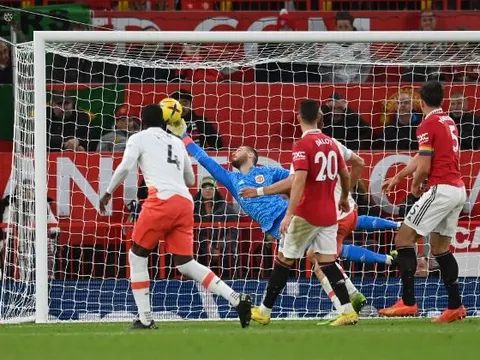 Peter Schmeichel khen ngợi truyền nhân
