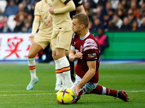 Pha bóng tranh cãi trong trận hòa của Chelsea
