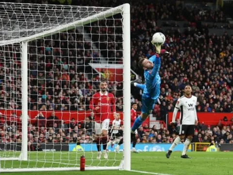 "Pha cứu thua xuất thần của De Gea. Maguire chẳng thể làm gì cậu ta"