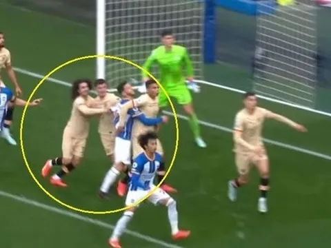 Pha phòng ngự hài hước của hậu vệ Chelsea