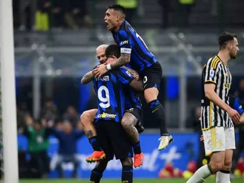 Phản lưới tai hại, Juve tự bắn vào chân trong cuộc đua vô địch