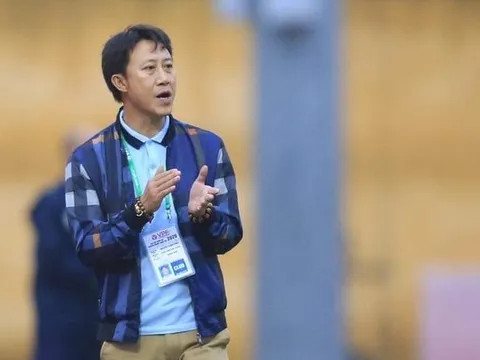 Phàn nàn trọng tài, HLV V-League bị VPF hỏi thăm
