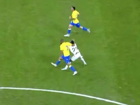 Phản ứng của Ancelotti khi học trò bị knock-out