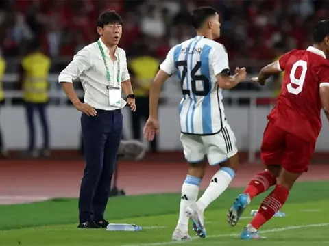 Phản ứng của HLV Shin Tae-yong sau thất bại trước Argentina