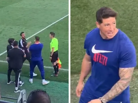 Phản ứng của HLV Torres khi xô xát với đồng đội cũ